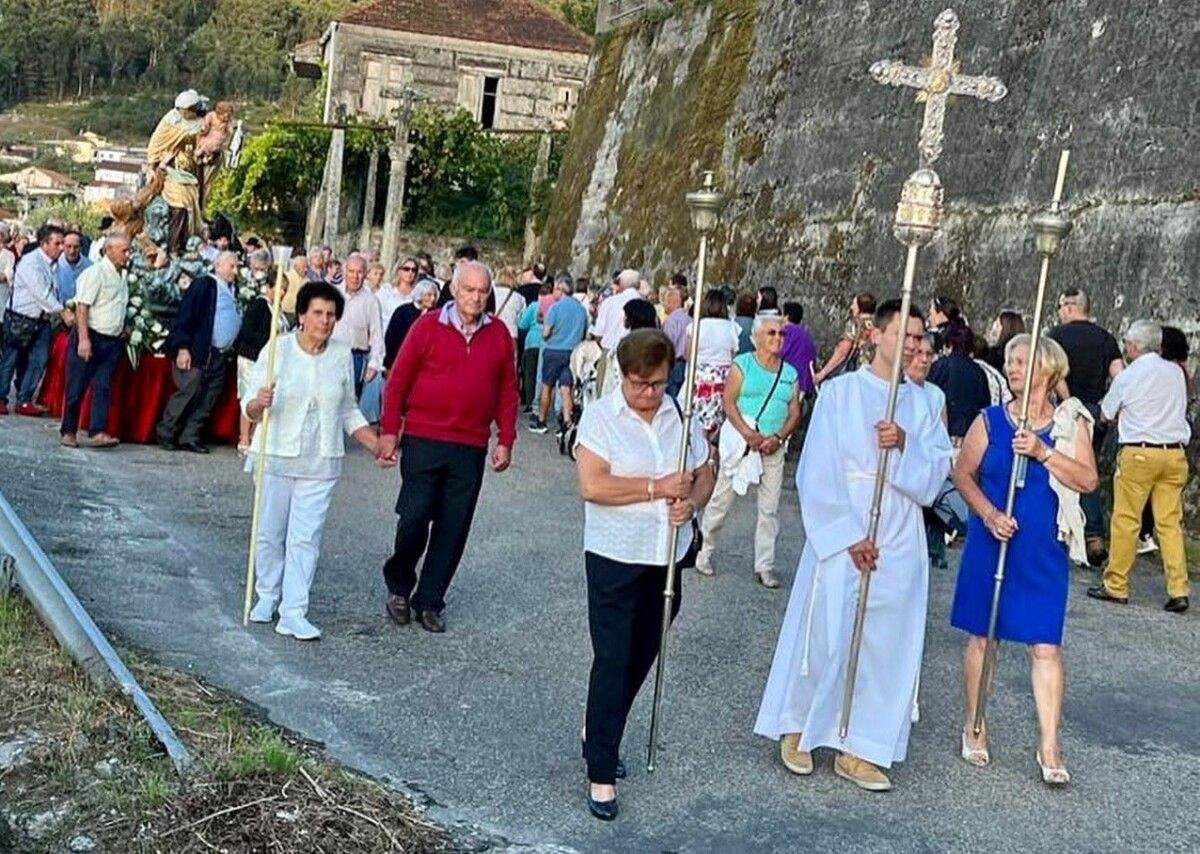 Procesión en la parroquia de San Xulián 