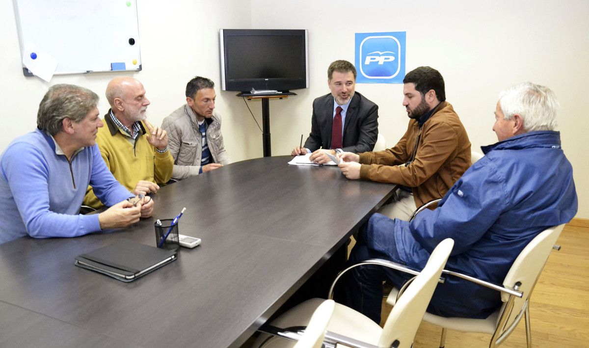 Xuntanza de Jacobo Moreira con representantes da asociación SondeXeve