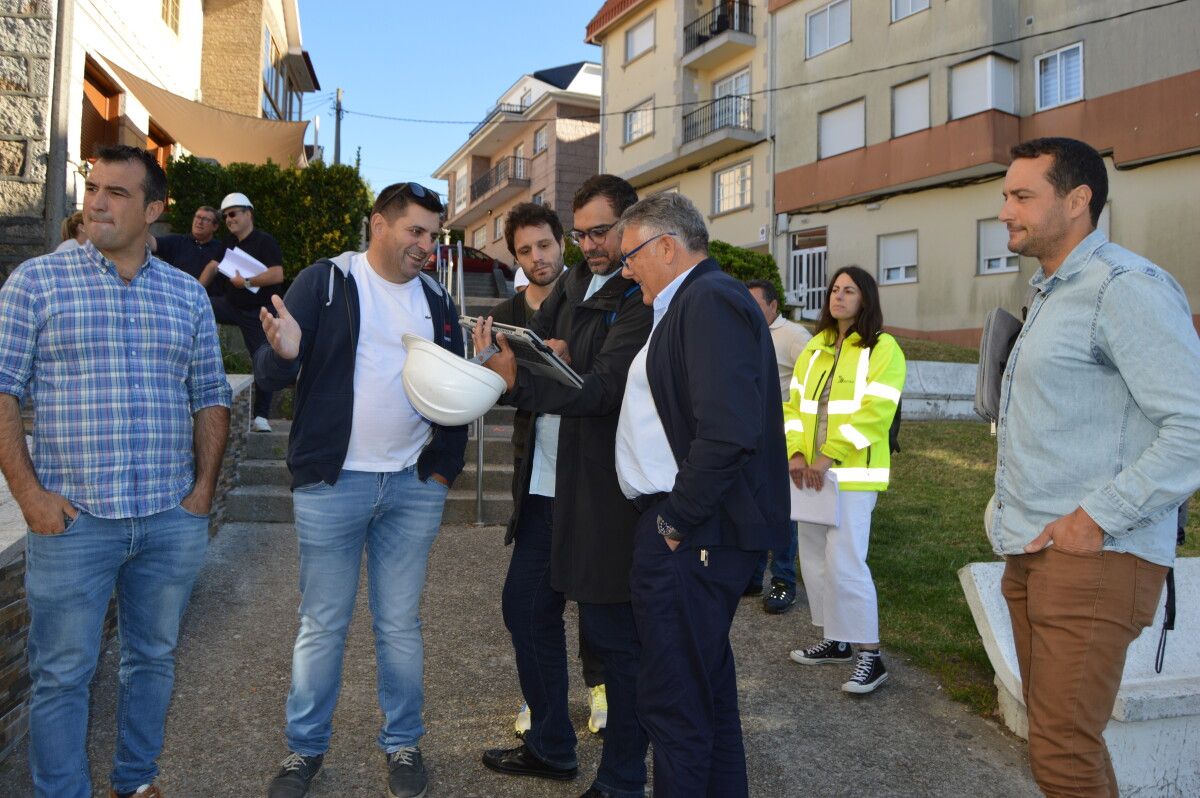 Visita del alcalde antes de las obras en la zona del mirador de A Peixeira 