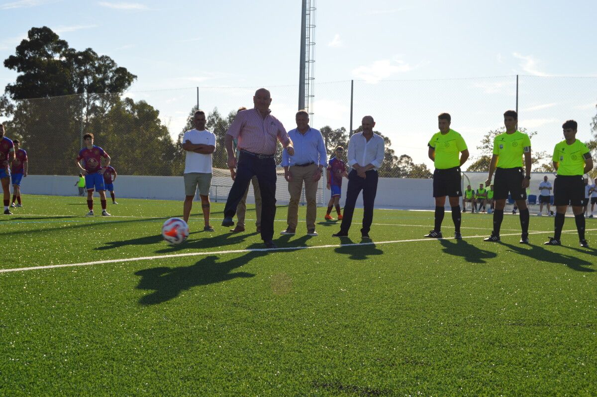 Inauguración do renovado campo de fútbol do Cruceiro, en Dorrón