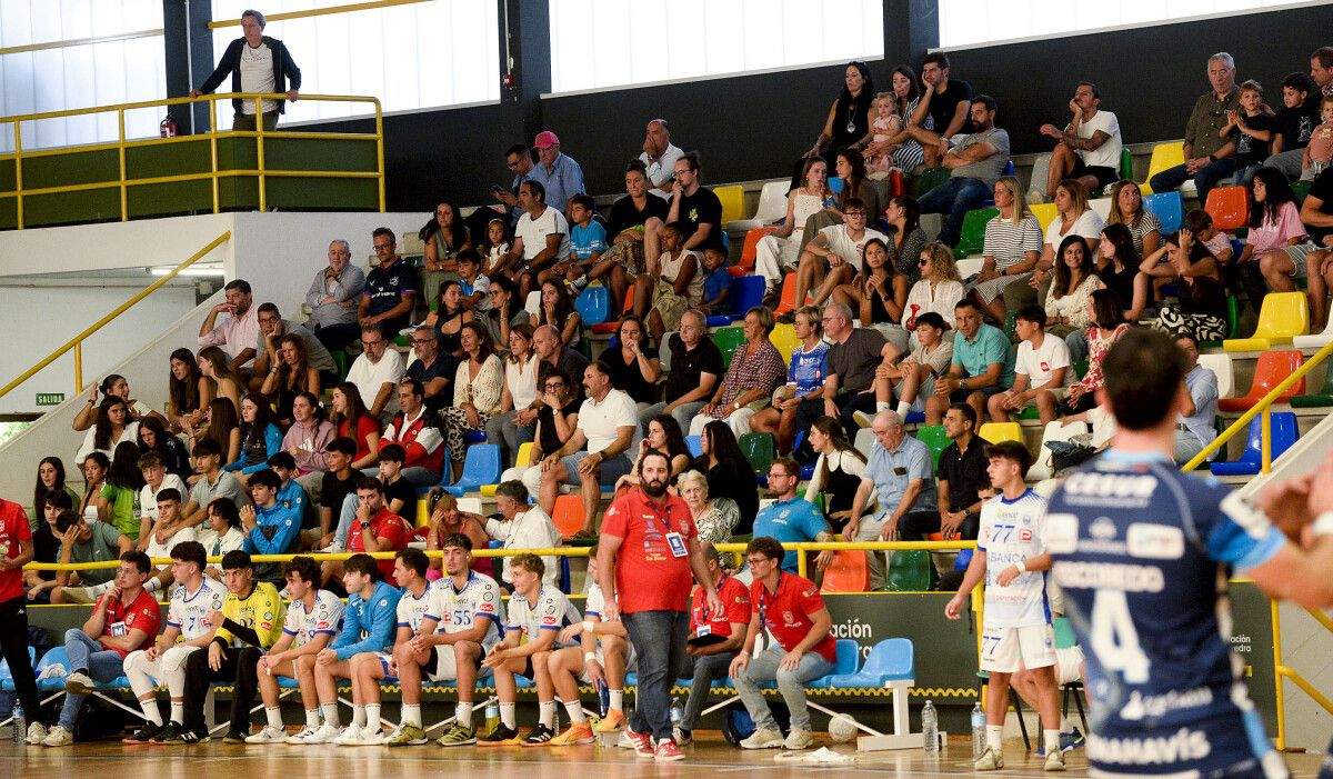 Partido de liga entre Cisne e Bm Guadalajara no Príncipe Felipe