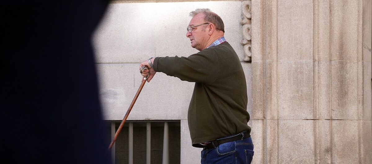 O veciño de Vilagarcía condenado por abuso sexual camiñando por Pontevedra