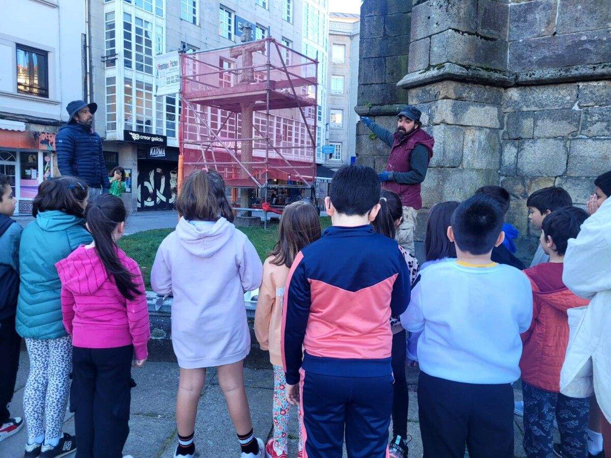 Alumnado do CEIP Manuel Vidal Portela visita as Ruínas de San Domingos