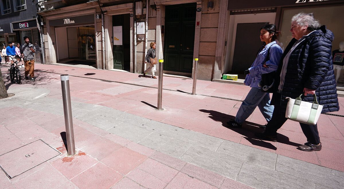 Bolardos en la Rúa Peregrina