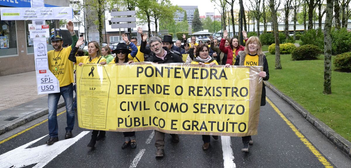Manifestación dos funcionarios do Rexistro Civil e dos Xulgados de Pontevedra