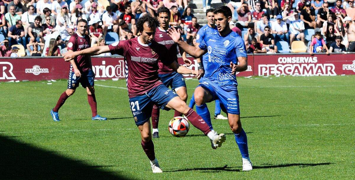 Charly y Facu Ballardo, en el partido de la liga 23-24 entre Pontevedra y Ourense CF en Pasarón