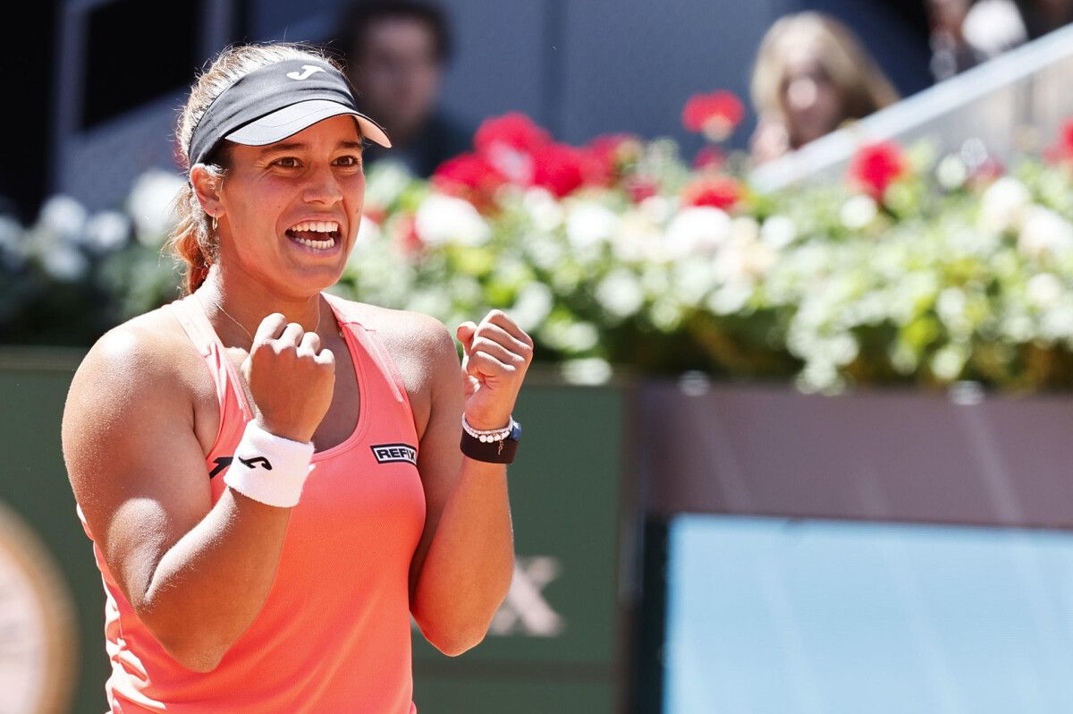 Jéssica Bouzas celebra o seu triunfo fronte a Paula Badosa na primeira rolda do WTA 1.000 de Madrid