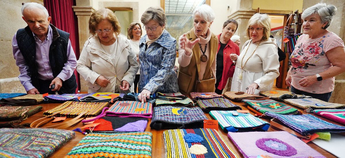 Venta solidaria de bolsos no Café Moderno Afundación
