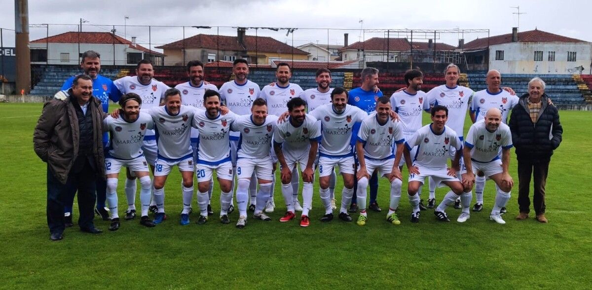 Equipo da Asociación de Ex-Xogadores Granates nun torneo en Portugal