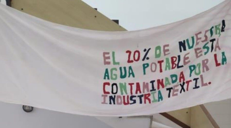 O alumnado de primeiro de Bacharelato de Artes do IES Xunqueira 1 reflexionou sobre as consecuencias da "moda rápida"
