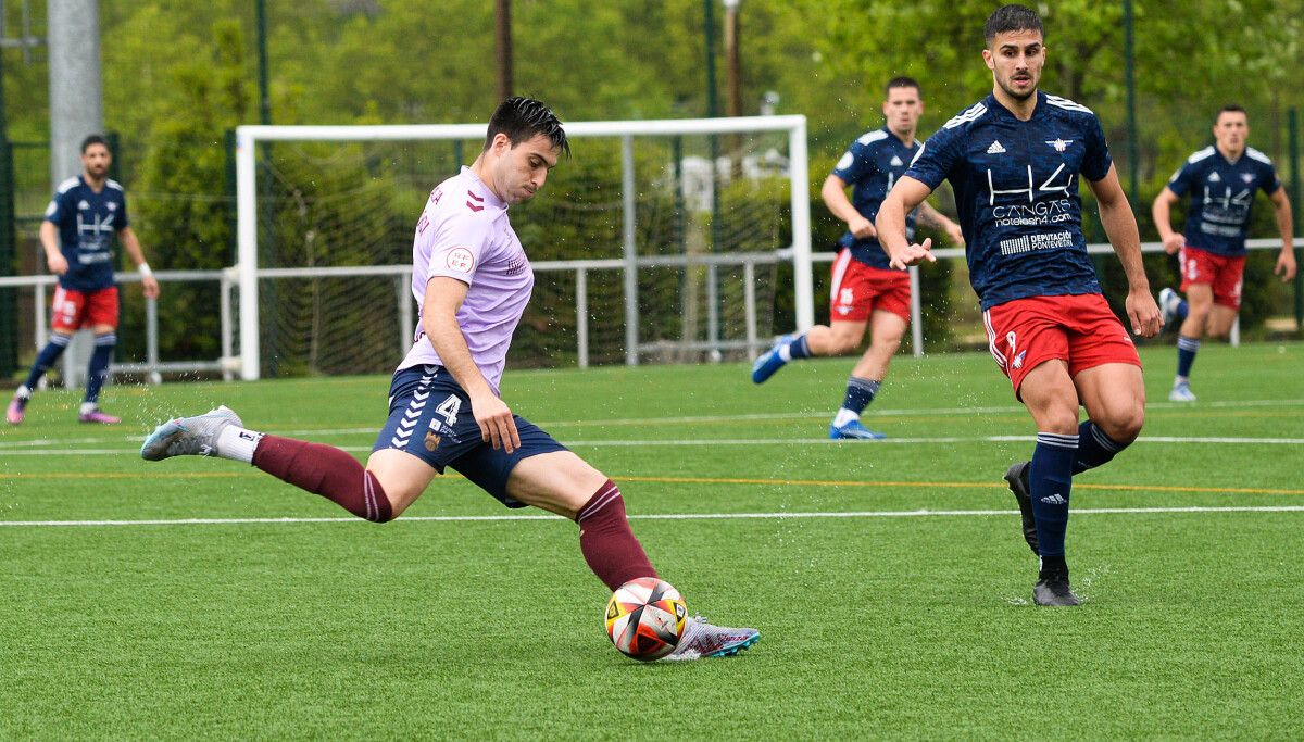 Partido entre Pontevedra B y Alondras en el Manolo Barreiro