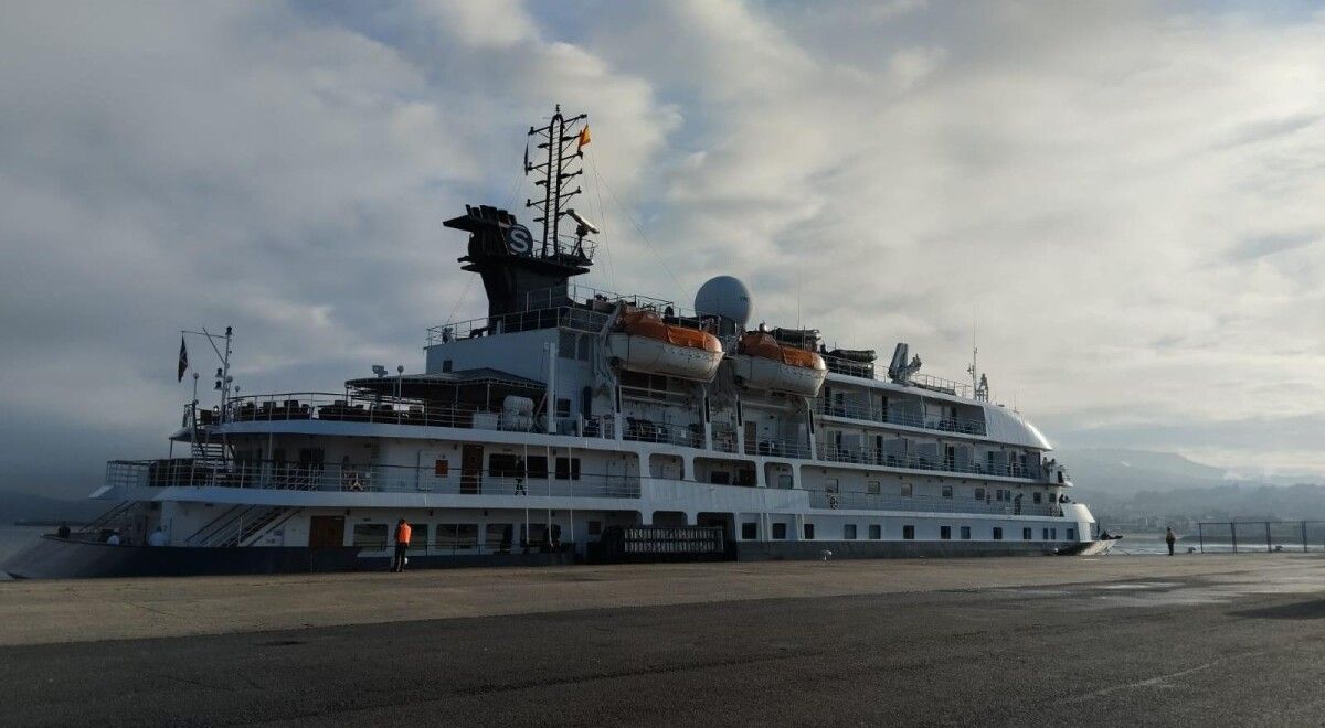 O porto de Vilagarcía recibe ao Hebridean Sky, primeiro cruceiro da tempada