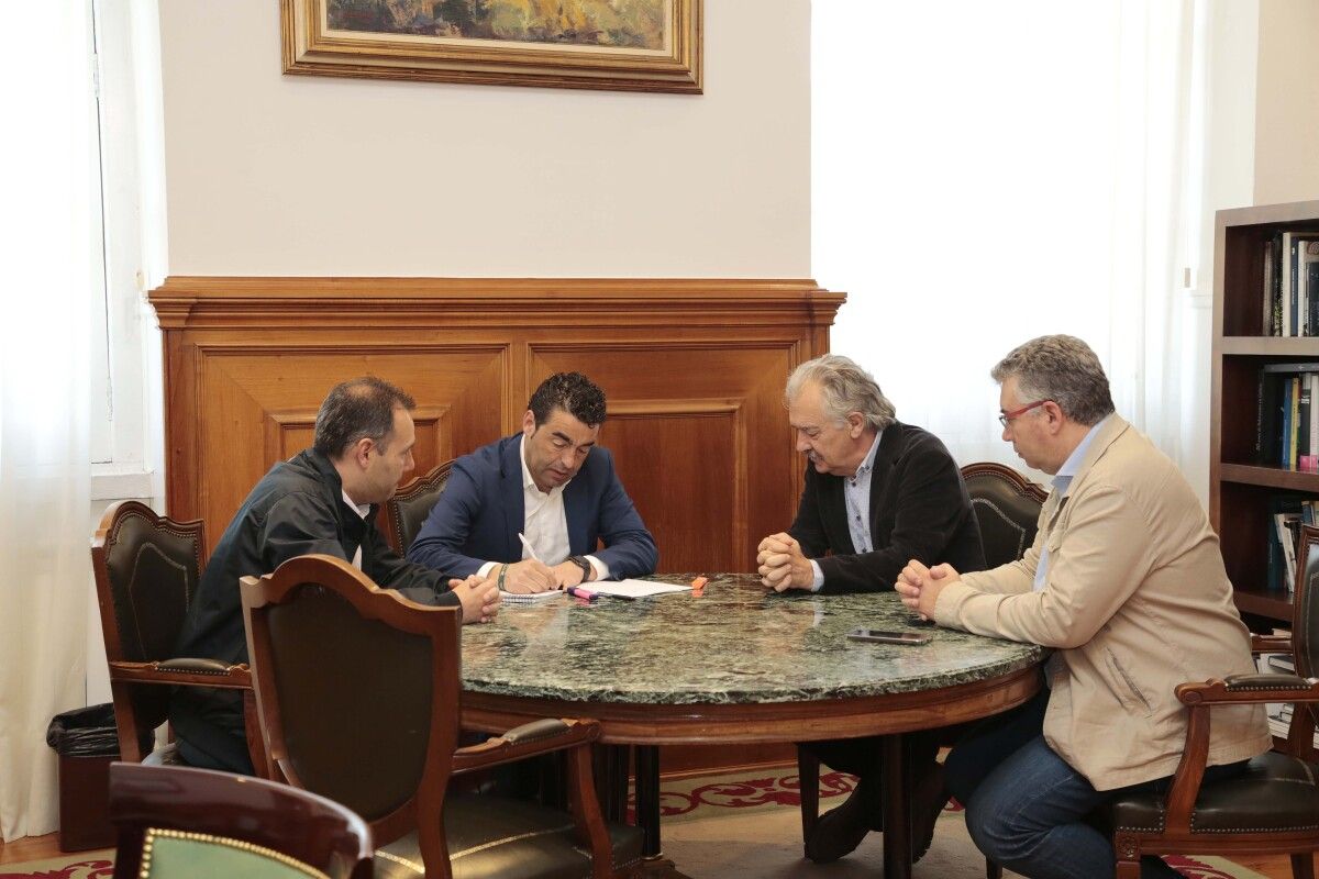 Reunión entre el presidente de la Deputación y el alcalde de Caldas de Reis