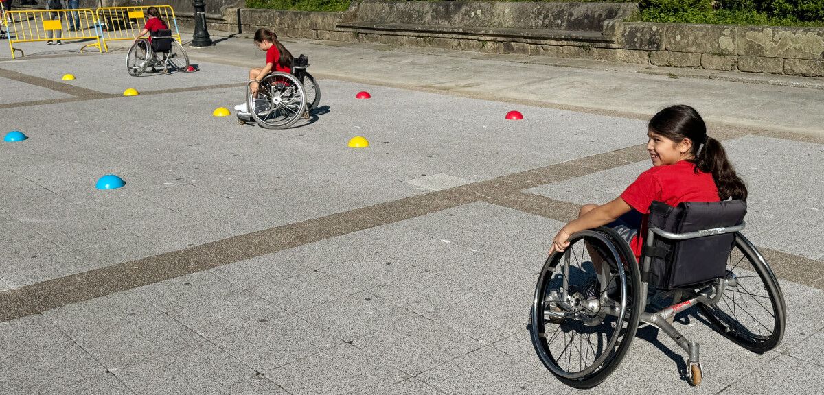 Exhibición de deportes adaptados na Avenida Montero Ríos
