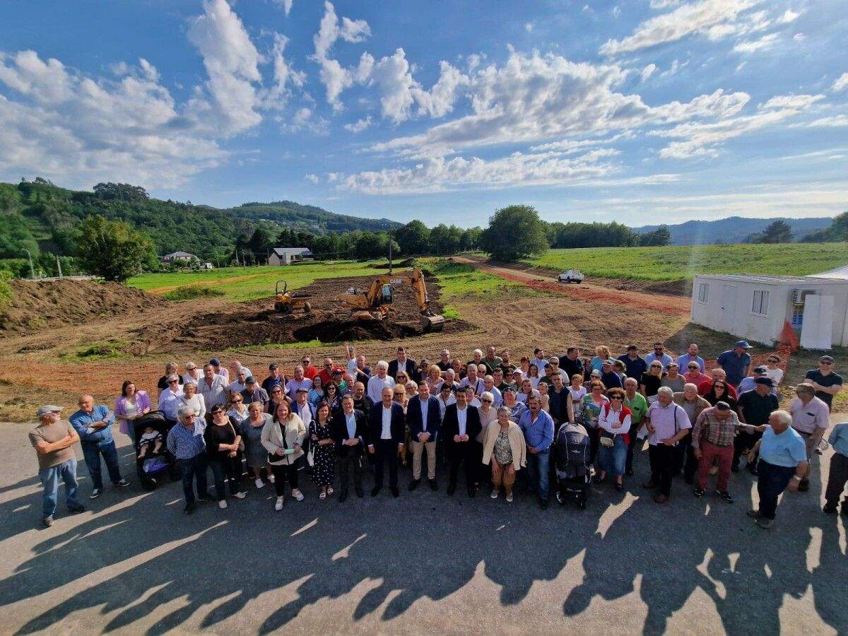 Comezan as obras da residencia de maiores e o centro de día de Carballedo