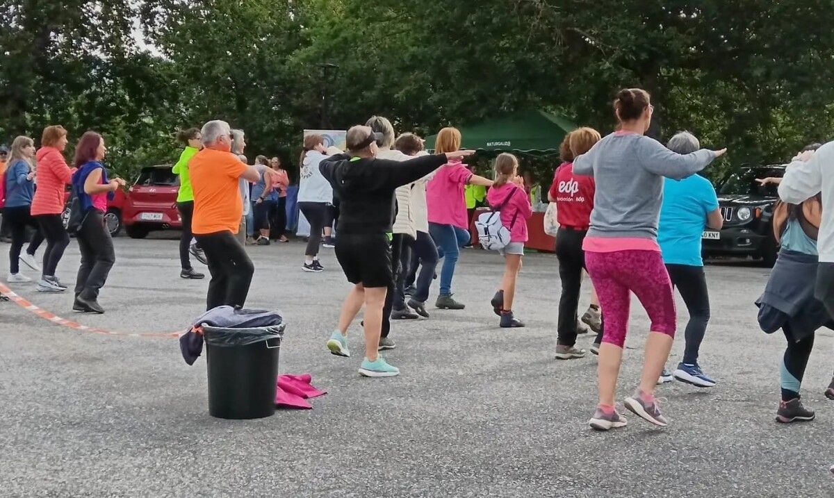 A Ponteandada pola Canicouva comezou cun quecemento a base de Zumba