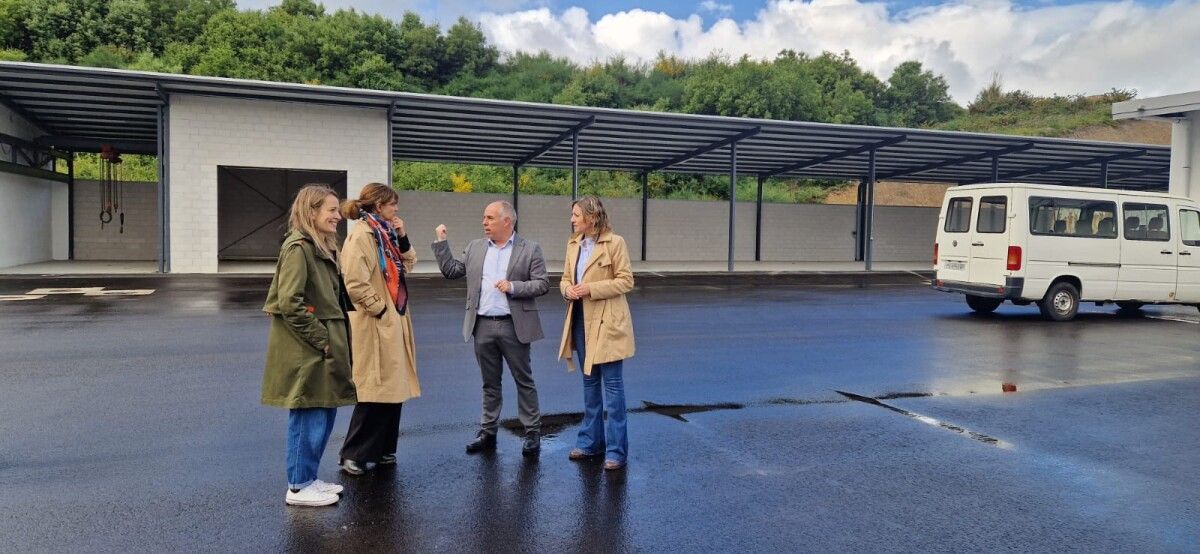 Visita al nuevo parque de maquinaria en el polígono de Barro