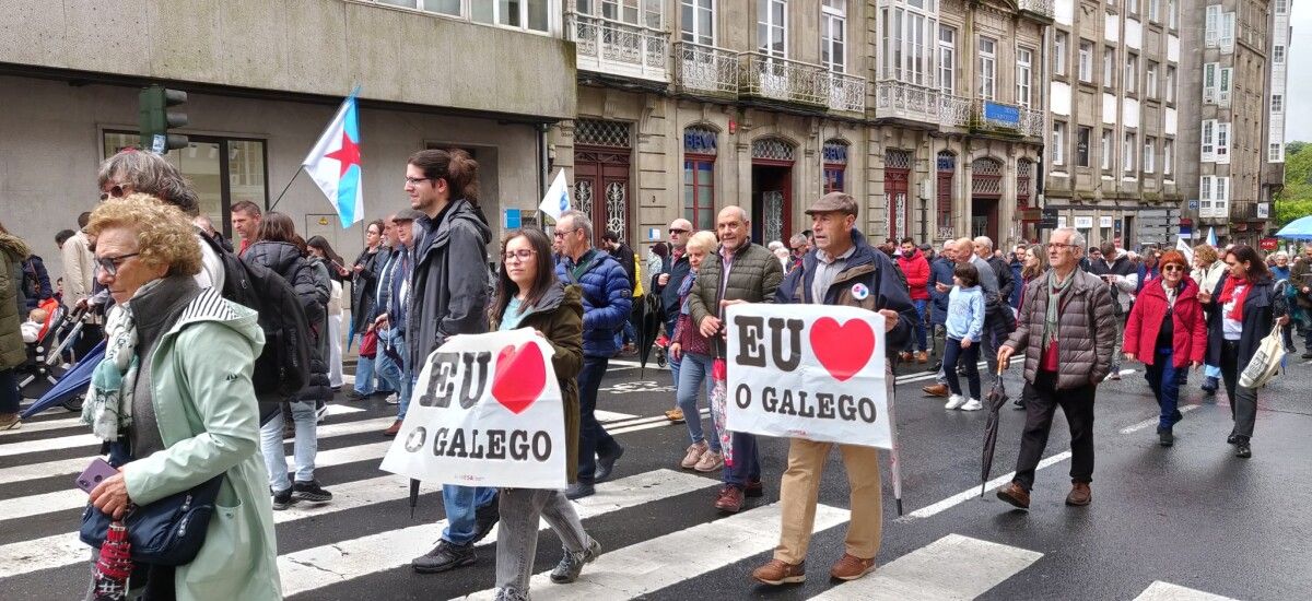 Manifestación de 'Queremos galego' polo Día das Letras Galegas