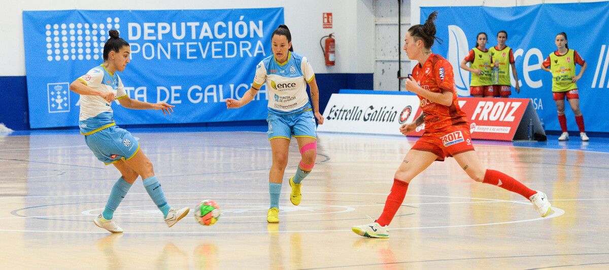 Partido de liga entre Poio Pescamar e Marín Futsal na Seca