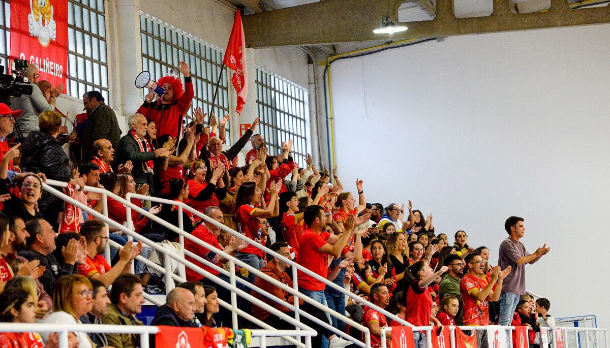 Partido de liga entre Poio Pescamar e Marín Futsal na Seca