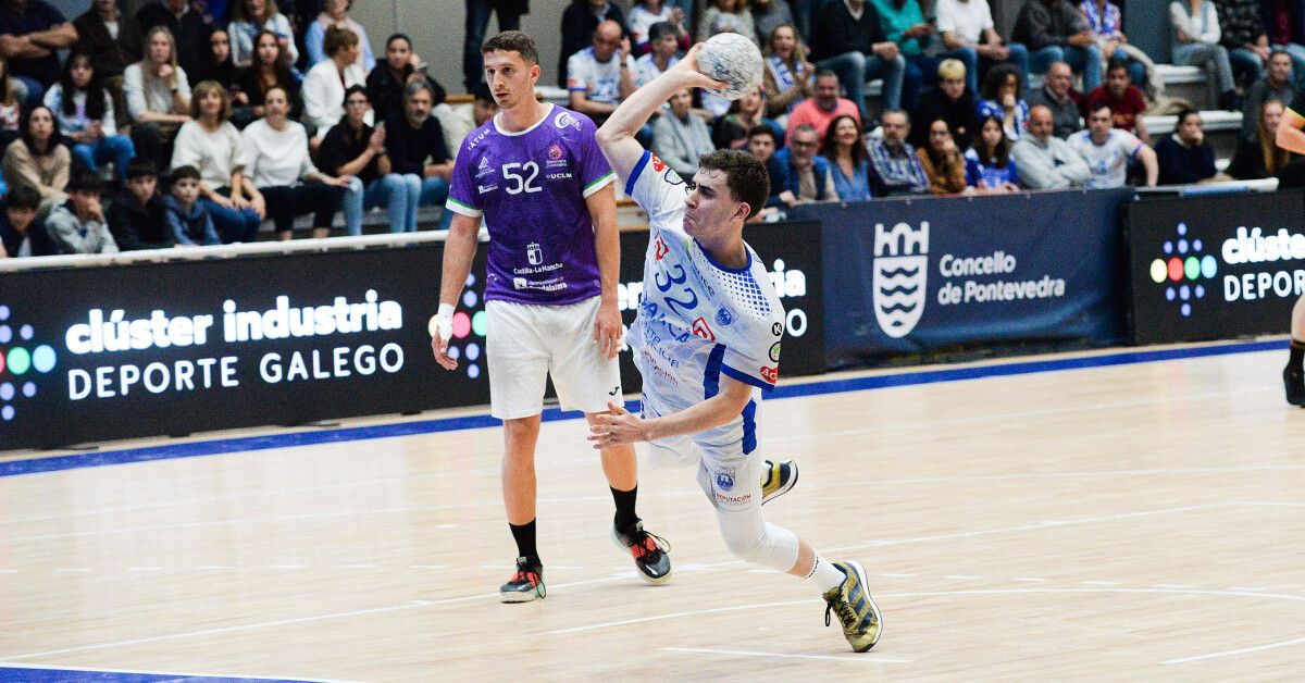 Mateo Arias, no partido de liga entre Cisne e BM Guadalajara no Municipal