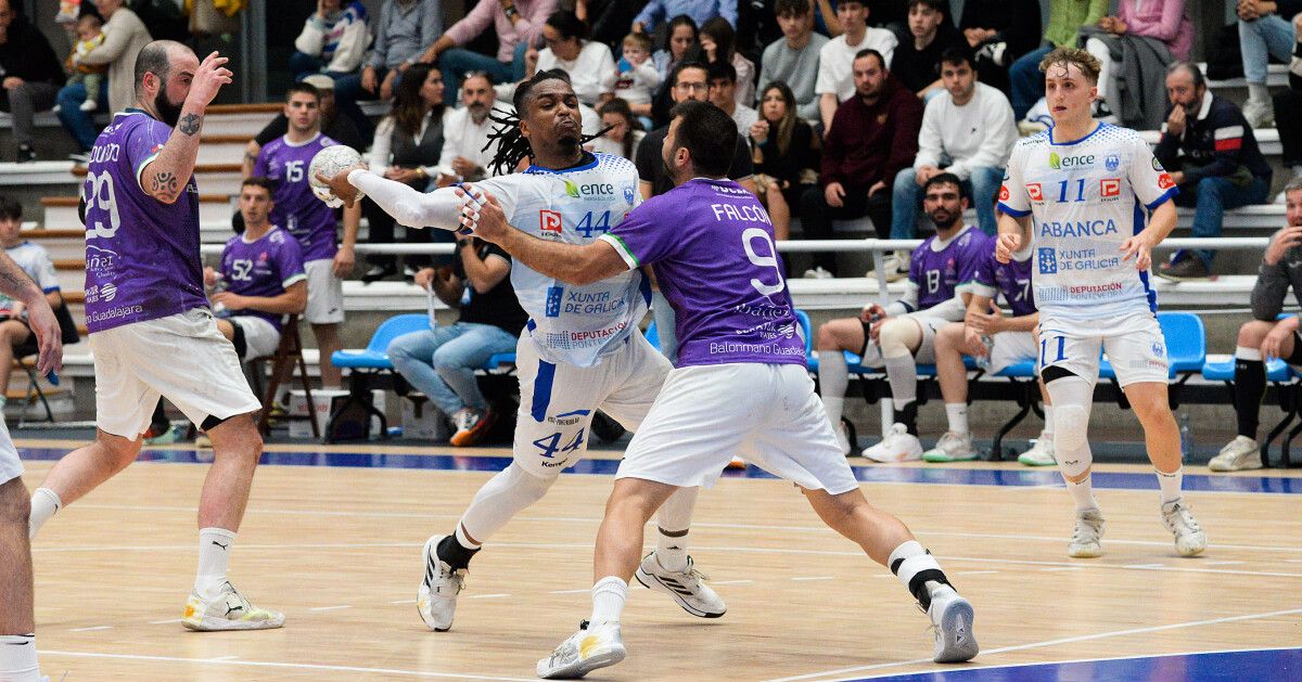 Partido de liga entre Cisne e Bm Guadalajara no Municipal