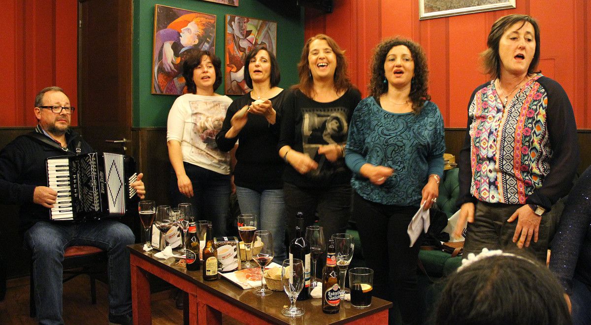 Cantos de Taberna na cervexaría Lar