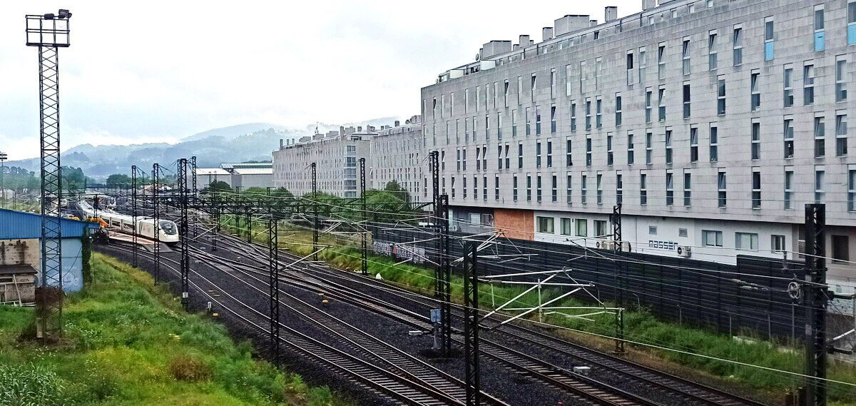 O tren Avril paraba por primeira vez na estación de Pontevedra este 21 de maio ás 09.46 horas