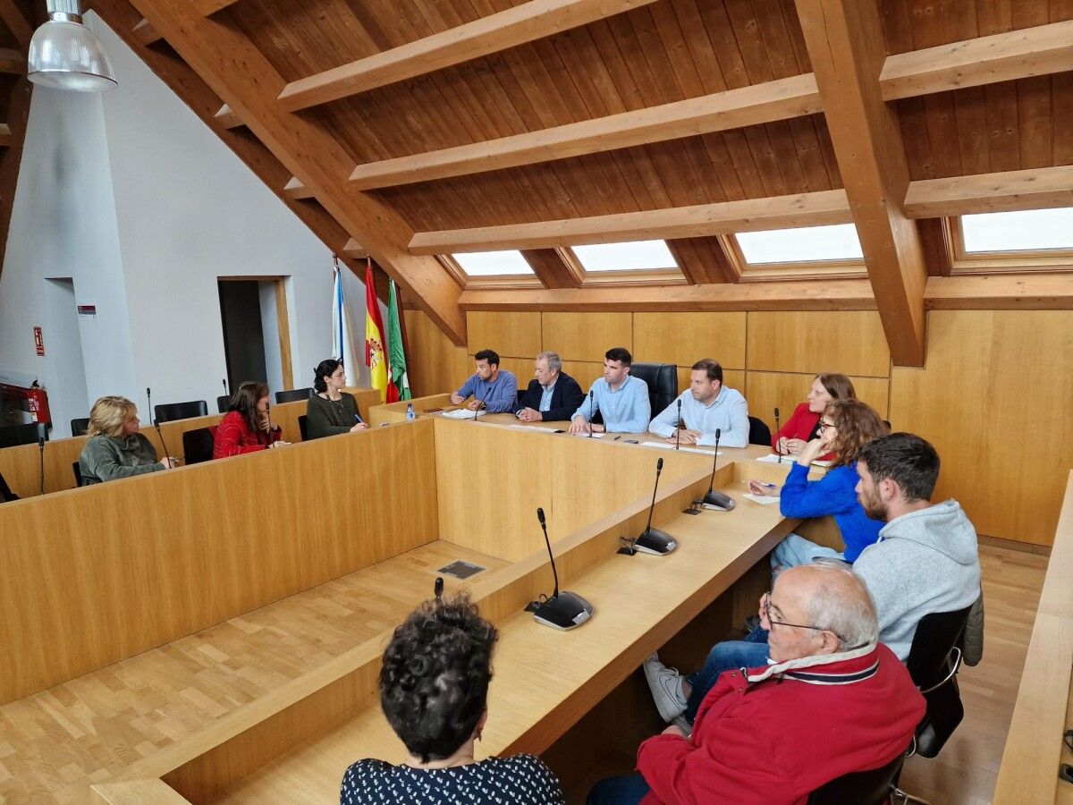 reunieron los alcaldes de los ayuntamientos de A Estrada, Campo Lameiro y Cerdedo-Cotobade con asociaciones locales reunieron los alcaldes de los ayuntamientos de A Estrada, Campo Lameiro y Cerdedo-Cotobade con asociaciones locales
