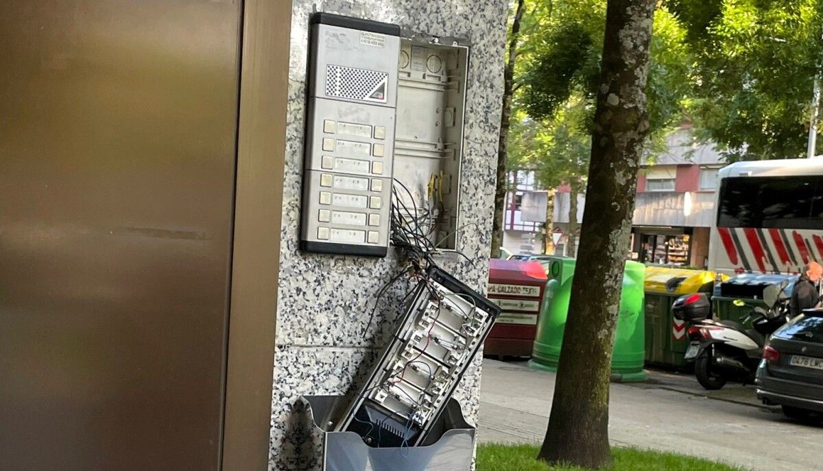 Danos nun edificio de Augusto García Sánchez