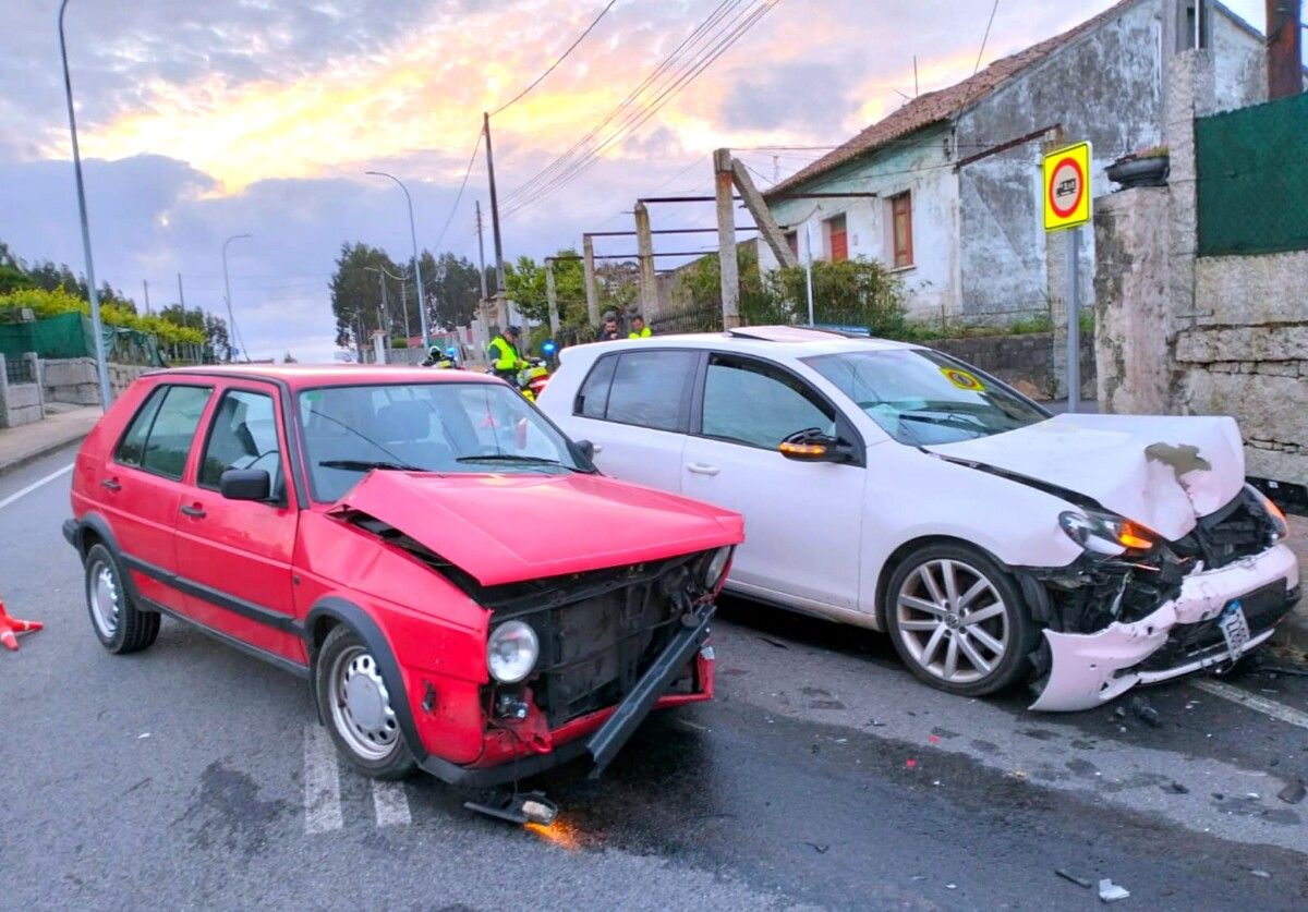 Vehículos accidentados en Cambados