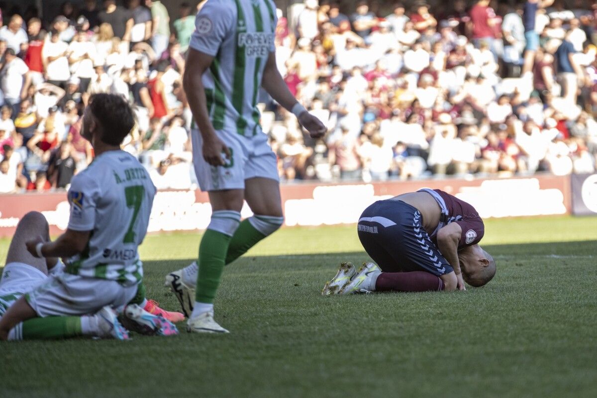 Eliminatoria do play-off de ascenso entre Pontevedra CF e Betis Deportivo en Pasarón