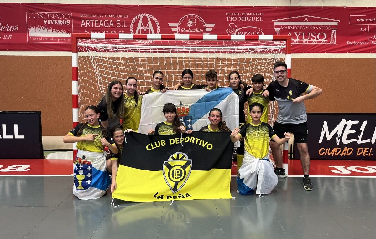 O equipo infantil de La Peña celebra a súa clasificación para a fase final do Campionato de España