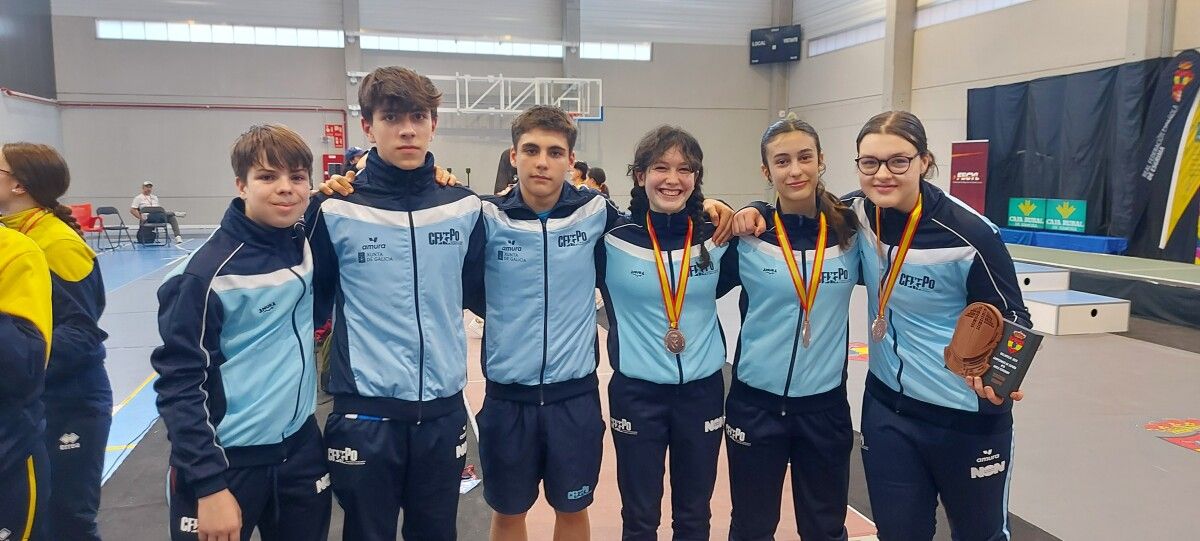 Equipo infantil da Escola Hungaresa no Campionato de España en Valladolid