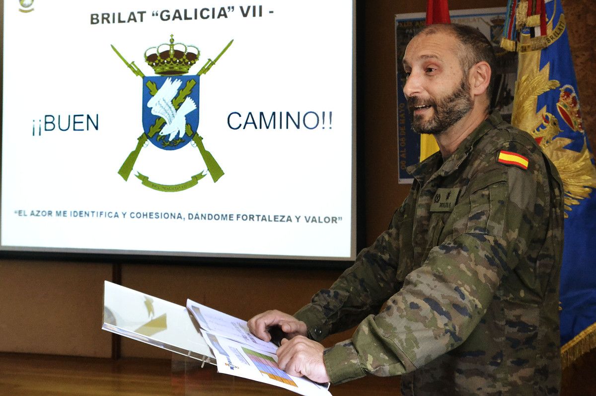 O comandante Carlos Molina durante a presentación do concurso de patrullas Tui-Santiago da Brilat 2015