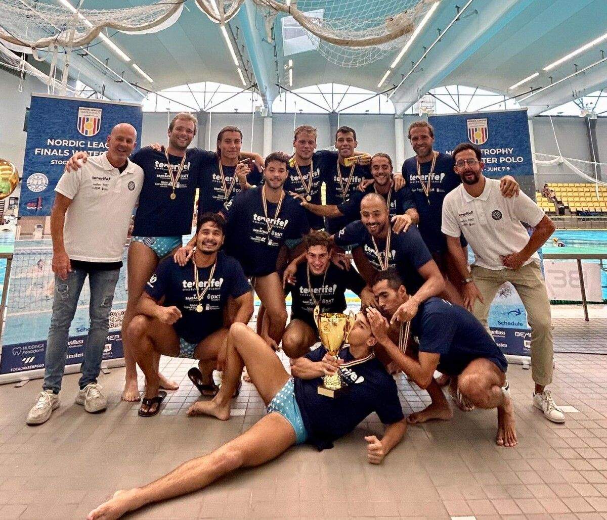 Álex Andión, tras gañar a Nordic League co Club Waterpolo Tenerife Echeyde