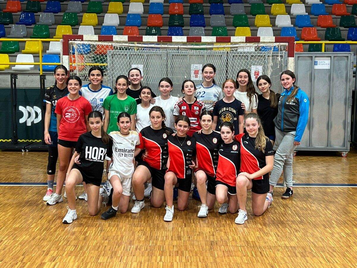 Xornadas de convivencia entre as xogadoras do Waterpolo e o Cisne