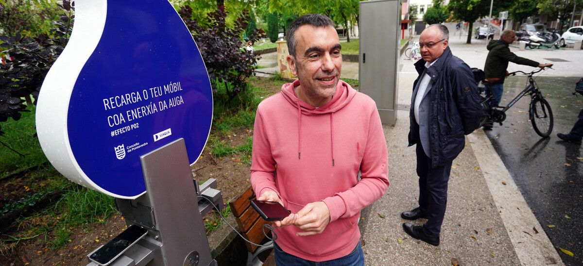 Novo cargador de móbiles con electricidade xerada pola auga