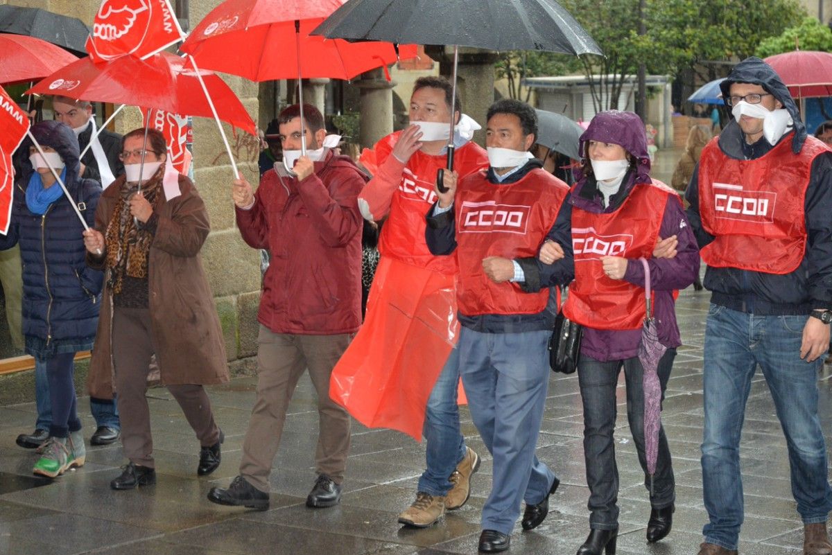 UGT y Comisiones Obreras en la minifestación del Día del traballador