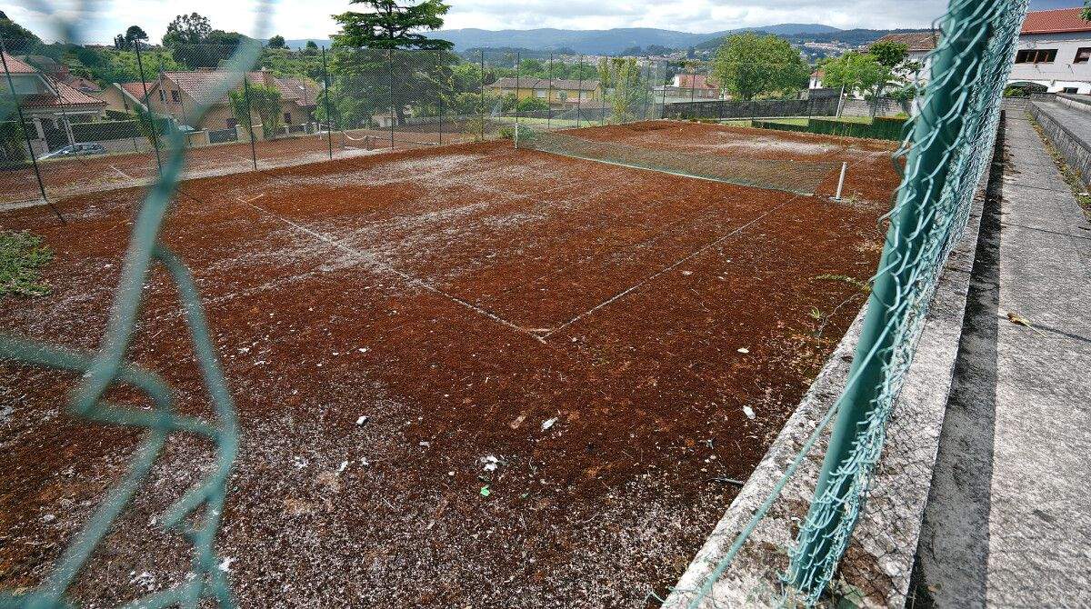 Deterioración das zonas públicas da Urbanización Fontesanta