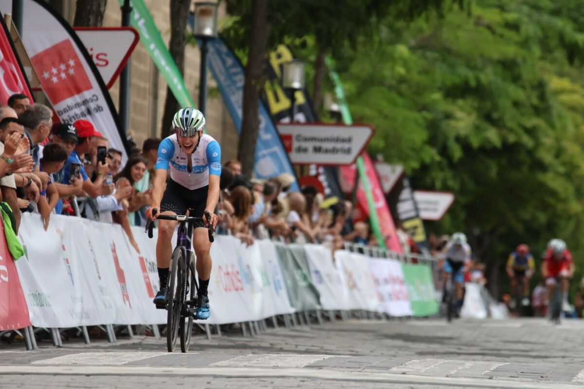 O ciclista Martín Rey chegando á meta