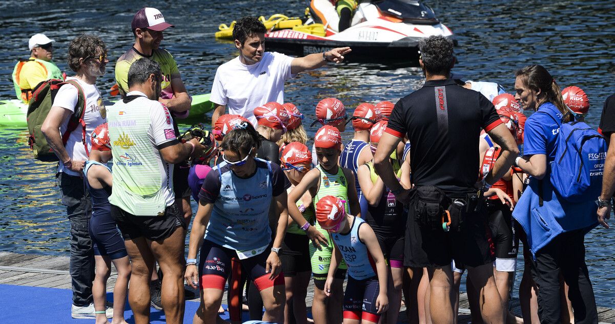 Javier Gómez Noya, durante la Carrera Pho3nix Kids Triathlon Series en Pontevedra