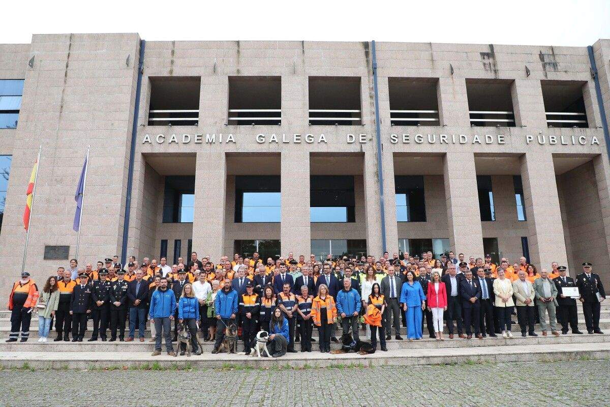 Entrega das medallas al mérito y los distintivos de permanencia de Protección Civil 