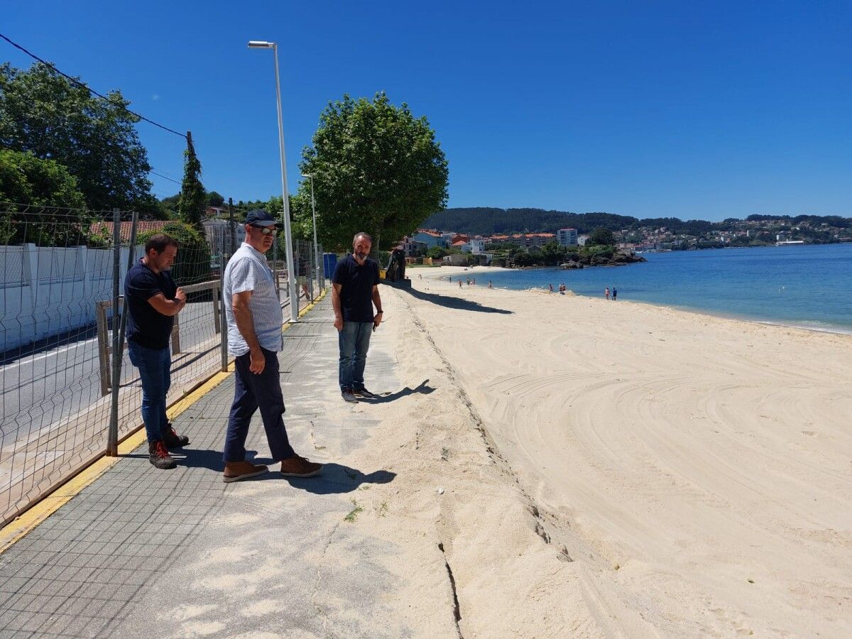 Félix Juncal durante a visita ás obras en Agrelo e Portomaior