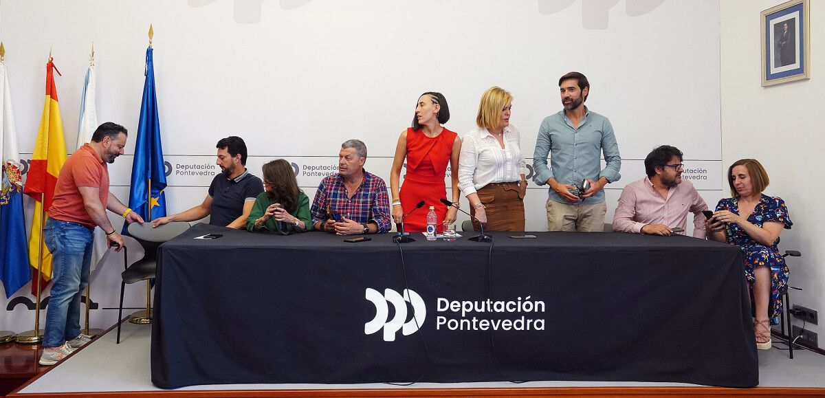 Representantes del grupo provincial del PSOE en el edificio administrativo de la Deputación