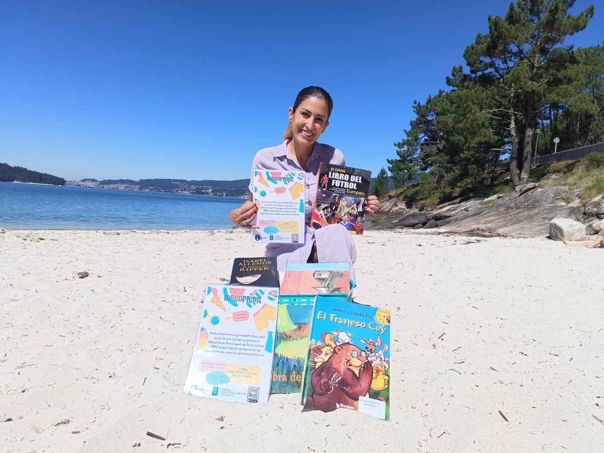 Natalia Sabarís presentó la 'bibliopraia de Cabeceira'