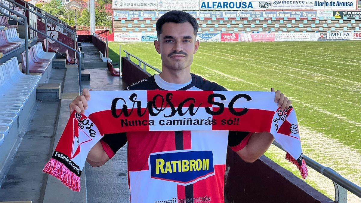 Mario García, na súa presentación como xogador do Arosa