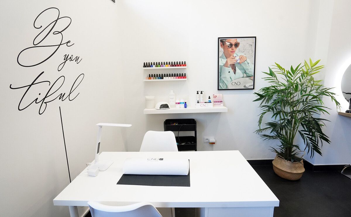 Espacio dedicado al esmaltado con CND Shellac