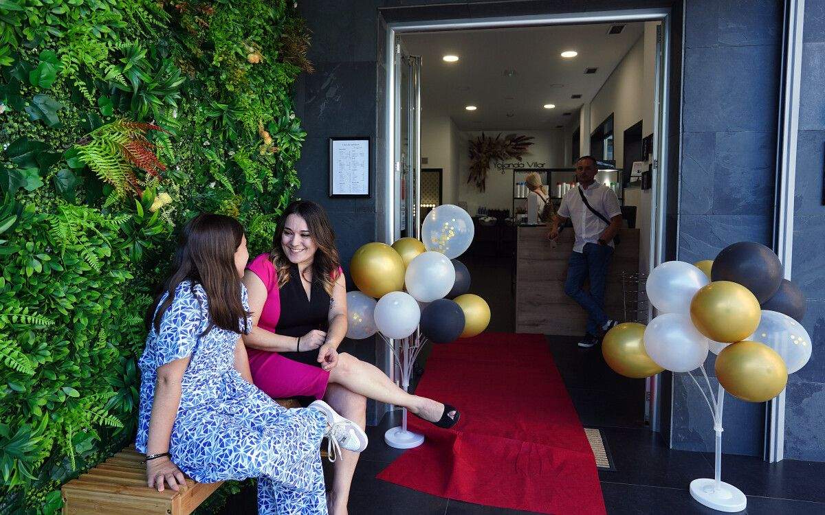 Entrada especialmente decorada para la inauguración