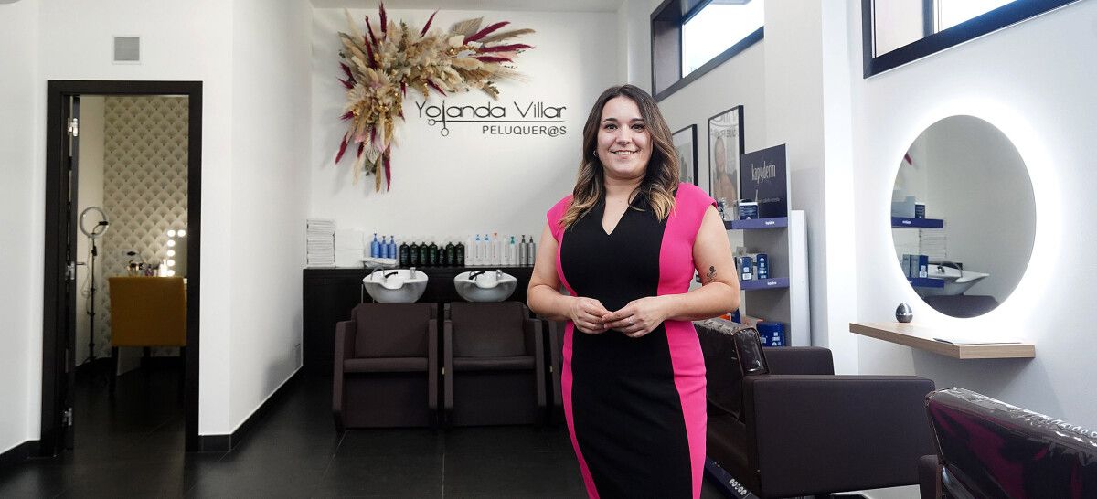Yolanda Villar posa en las nuevas instalaciones de Yolanda Villar Peluquer@s, en Rúa Profesor Filgueira Valverde, 10 (Esquina Eduardo Pondal), de Pontevedra